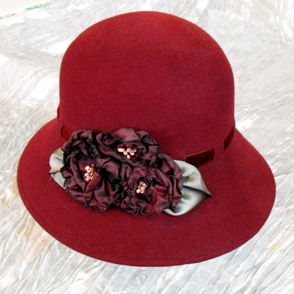 1990s Wine Felt Hat Trimmed w/Velvet Ribbon & French Ribbon Flowers by Toucan
